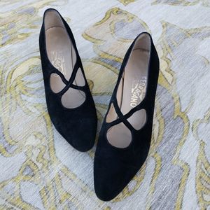 Stunning Vintage Ferragamo  Strappy Designer Kitten Block Heels Luxury Pumps